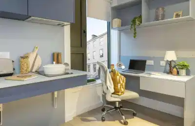 Amenities?w=400&h=260&fit=crop&q=40&auto=format&trim=auto
