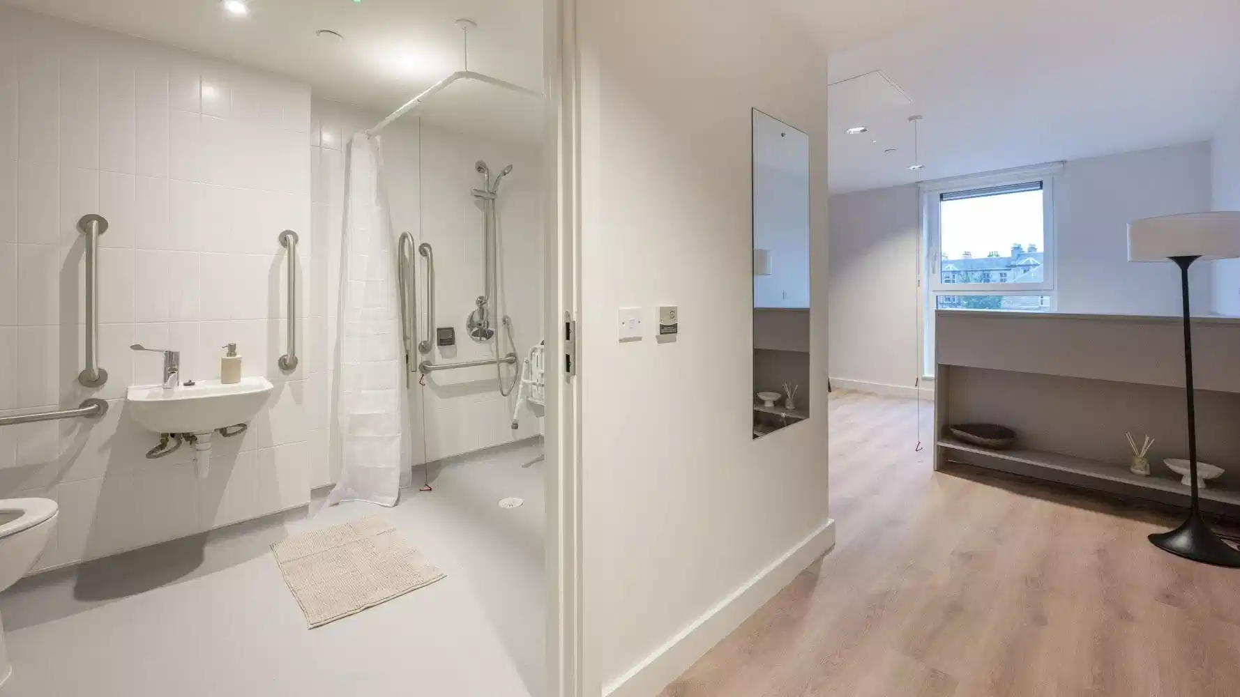 Amenities?w=400&h=260&fit=crop&q=40&auto=format&trim=auto