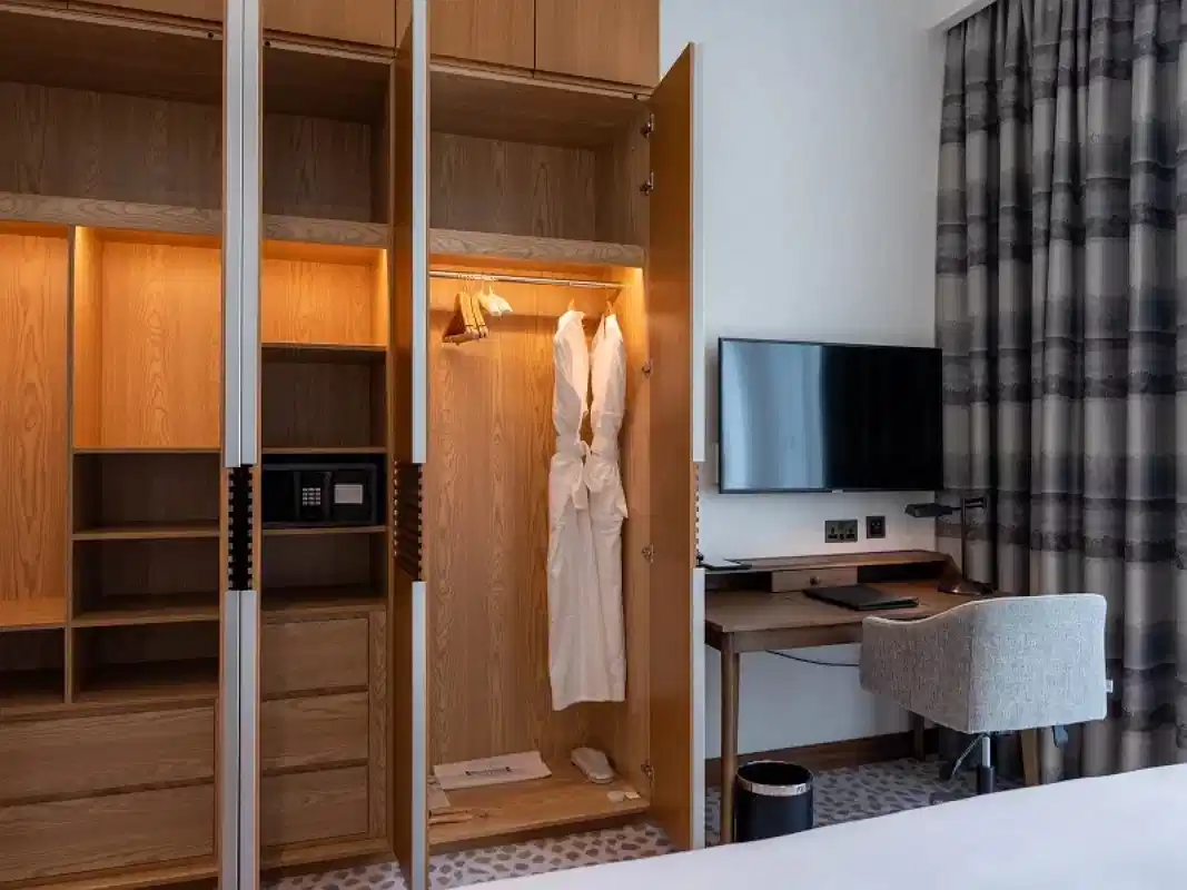 Amenities?w=400&h=260&fit=crop&q=40&auto=format&trim=auto
