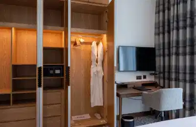 Amenities?w=400&h=260&fit=crop&q=40&auto=format&trim=auto