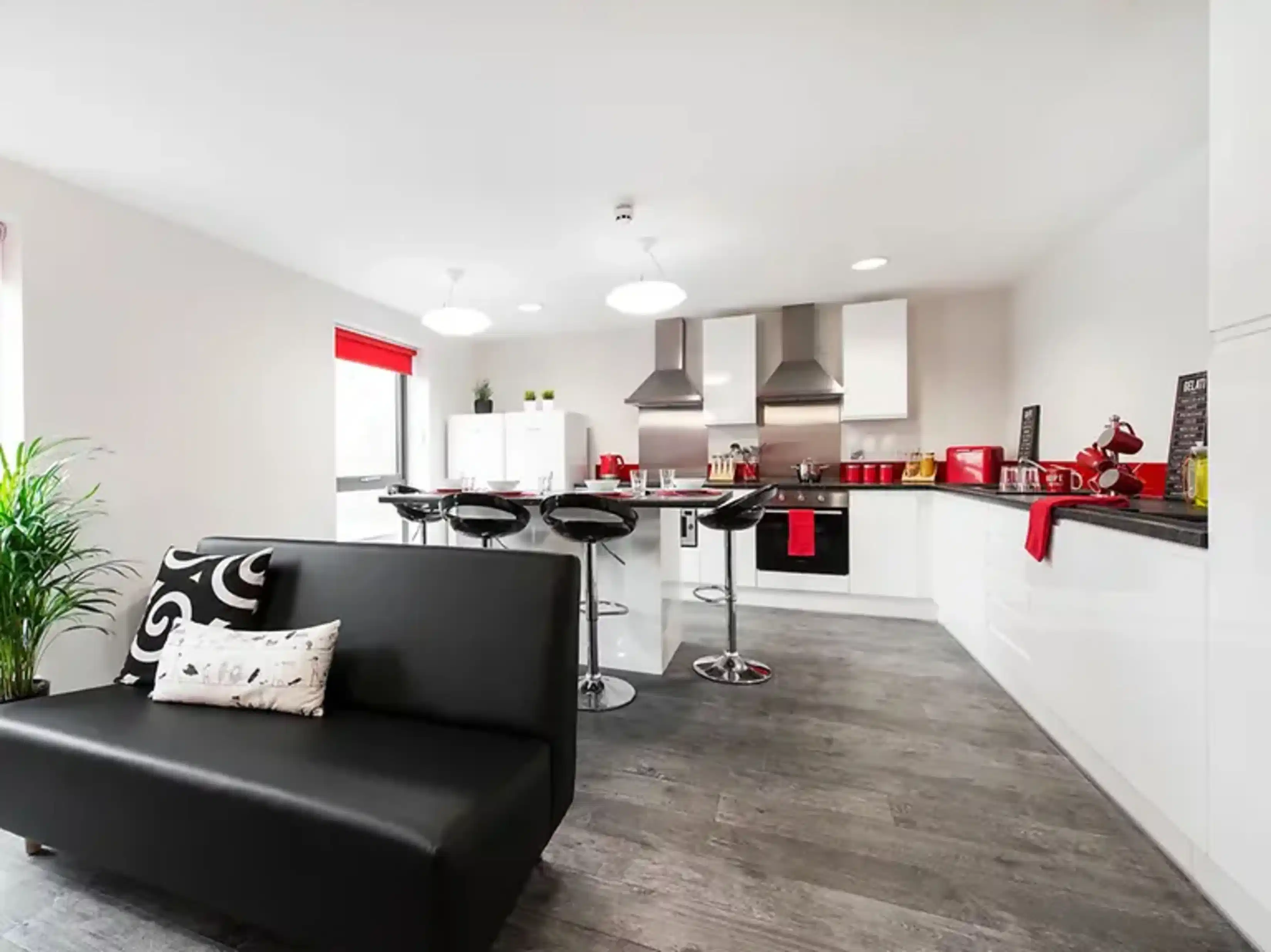 Common Area?w=400&h=260&fit=crop&q=40&auto=format&trim=auto