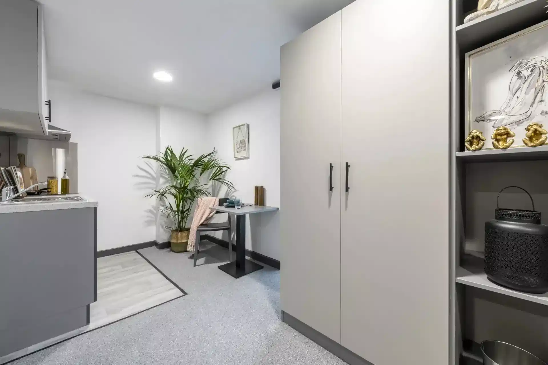 Silver Studio – High Floor