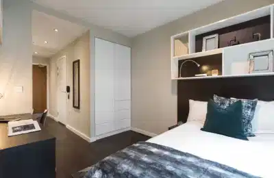 Common Area?w=400&h=260&fit=crop&q=40&auto=format&trim=auto