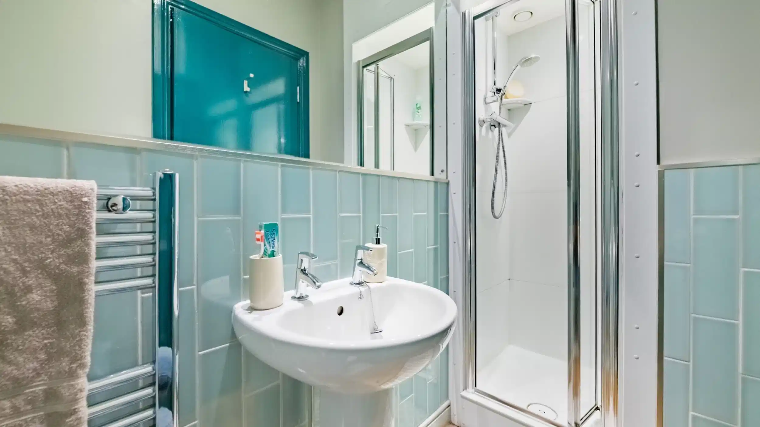 Alexander Court, Leeds - Leeds, England, United Kingdom - Bathroom