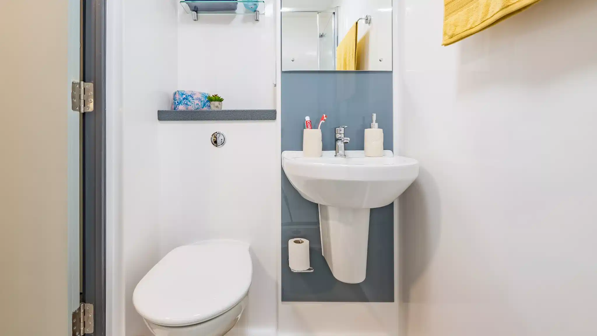 Oak House, Leeds - Leeds, England, United Kingdom - Bathroom