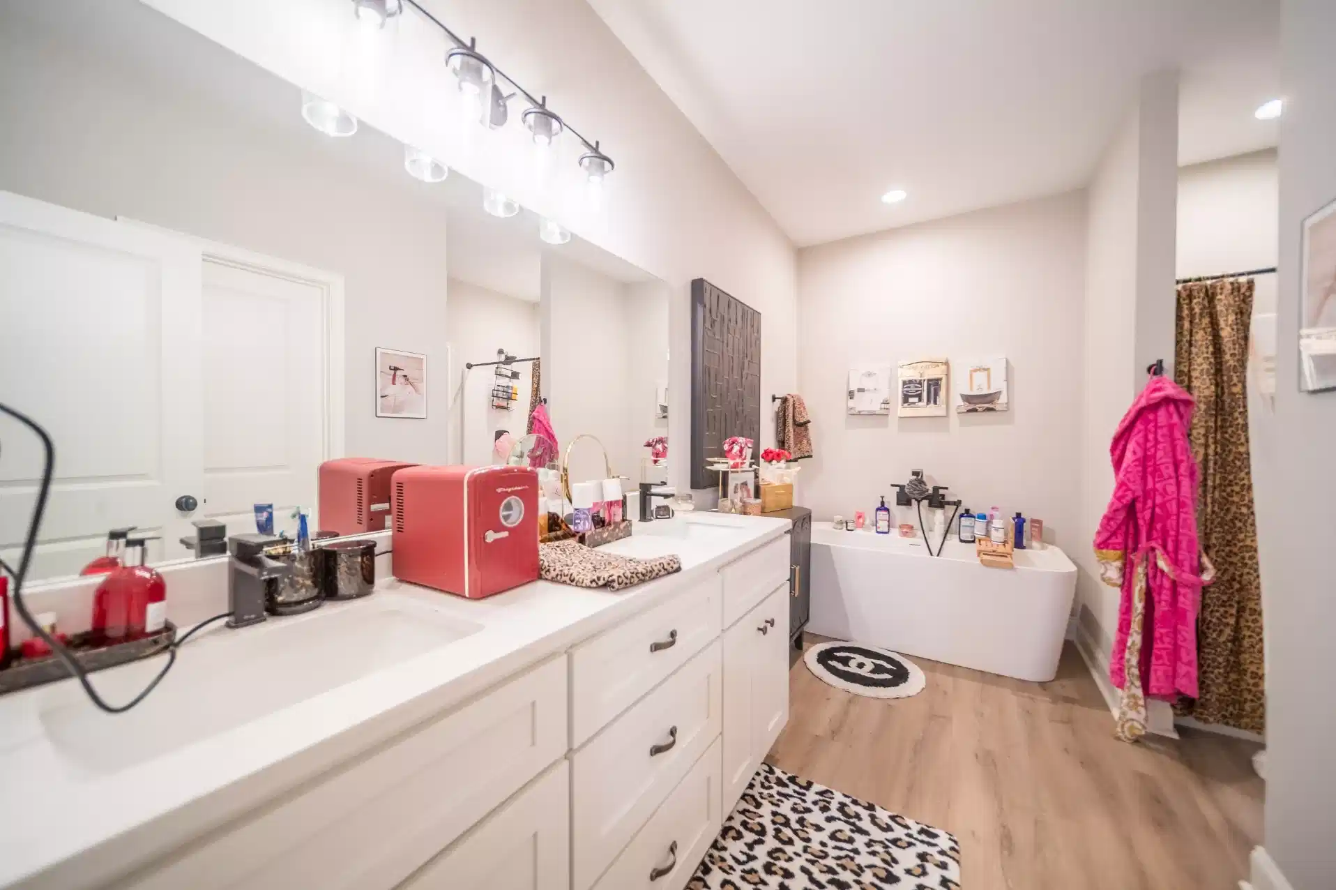 Villa West, Oxford - Oxford, Mississippi, United States - Bathroom