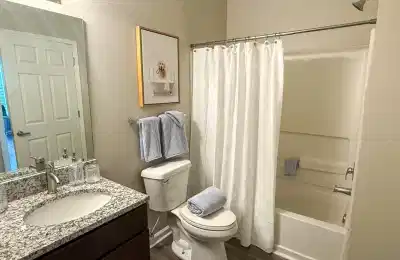 Rev on Anderson, Oxford - Oxford, Mississippi, United States - Bathroom