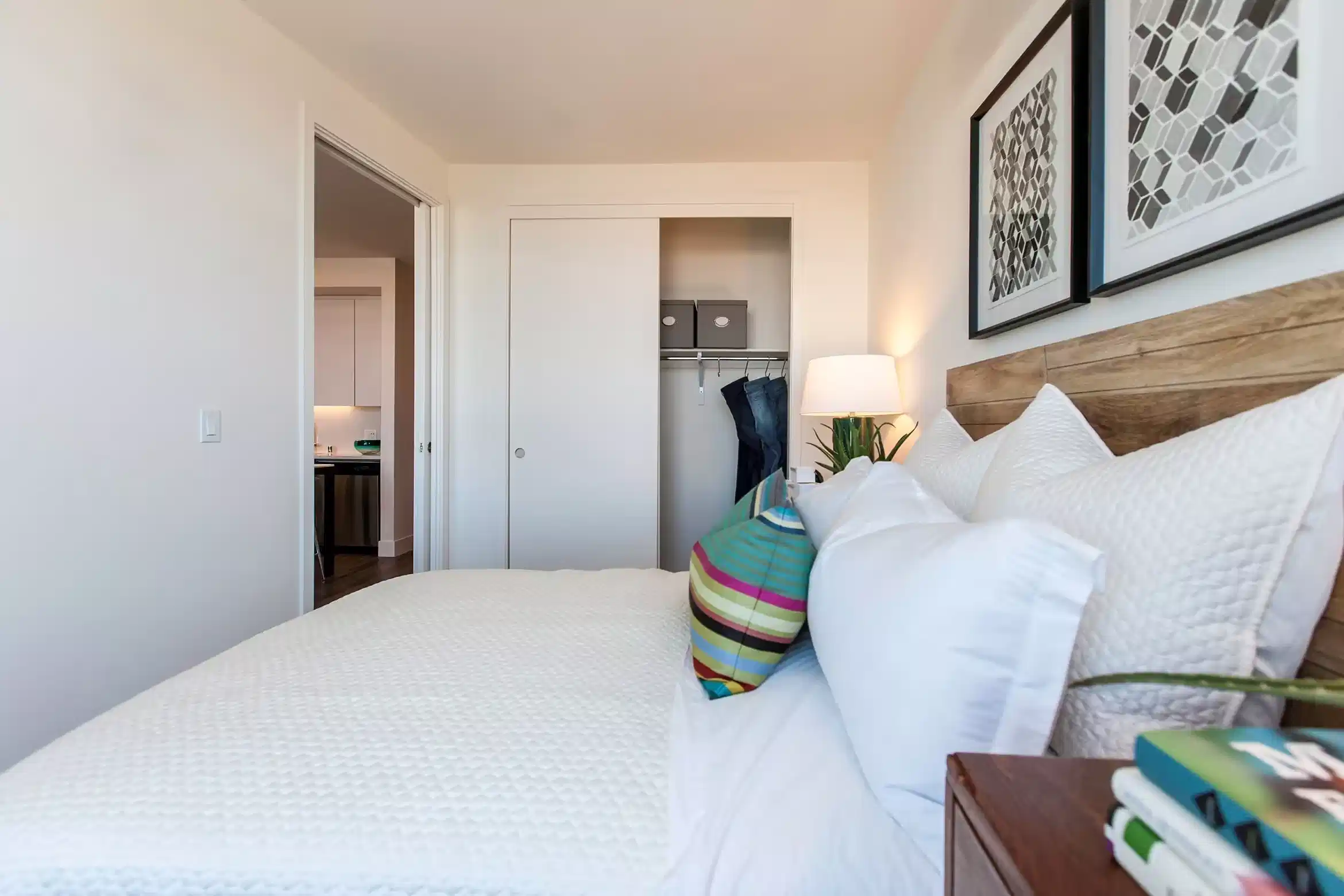The Dwight, Berkeley - Berkeley, California, United States - Bedroom