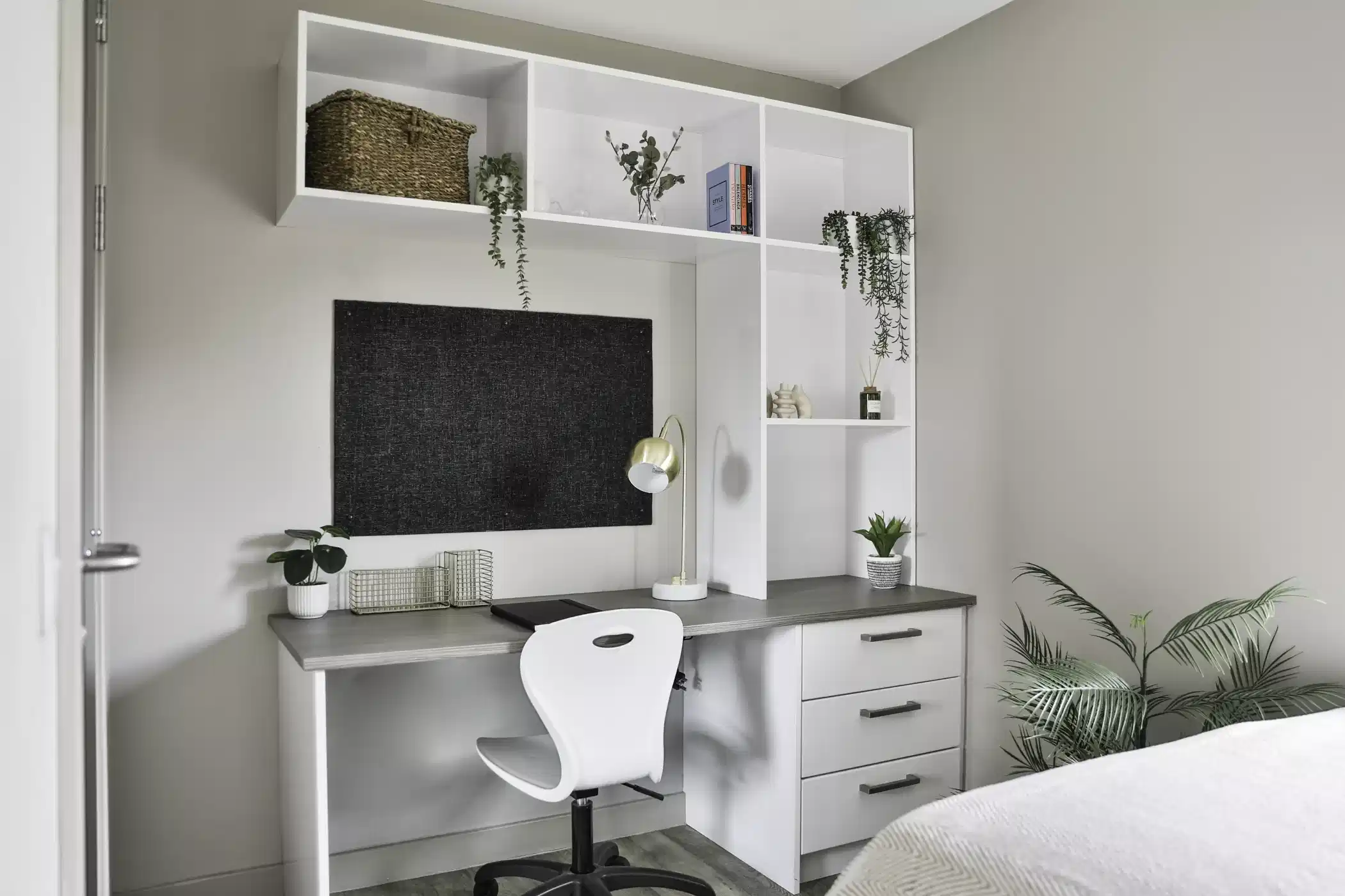 Amenities?w=400&h=260&fit=crop&q=40&auto=format&trim=auto