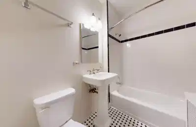 1413-15 E. 57th St, Chicago - Chicago, Illinois, United States - Bathroom