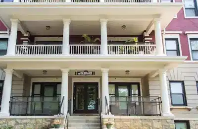 The Colonnades, Kansas City - Kansas City, Kansas, United States - Exterior