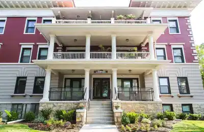 The Colonnades, Kansas City - Kansas City, Kansas, United States - Exterior
