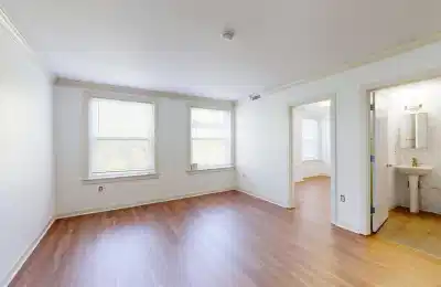 Common Area?w=400&h=260&fit=crop&q=40&auto=format&trim=auto