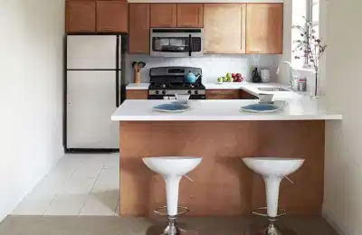 Exterior?w=400&h=260&fit=crop&q=40&auto=format&trim=auto