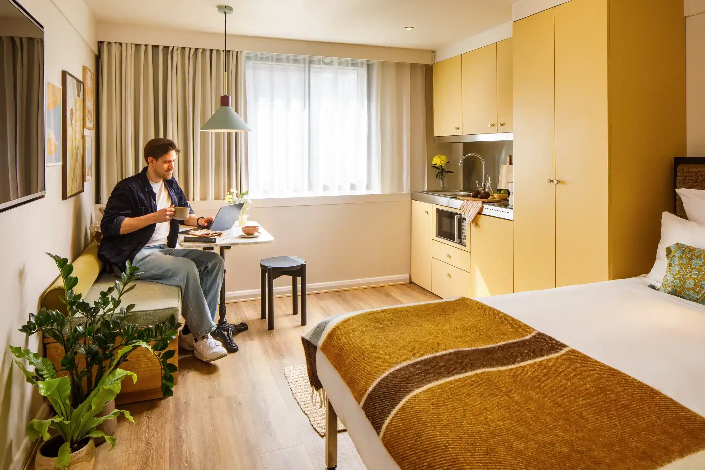 Amenities?w=400&h=260&fit=crop&q=40&auto=format&trim=auto