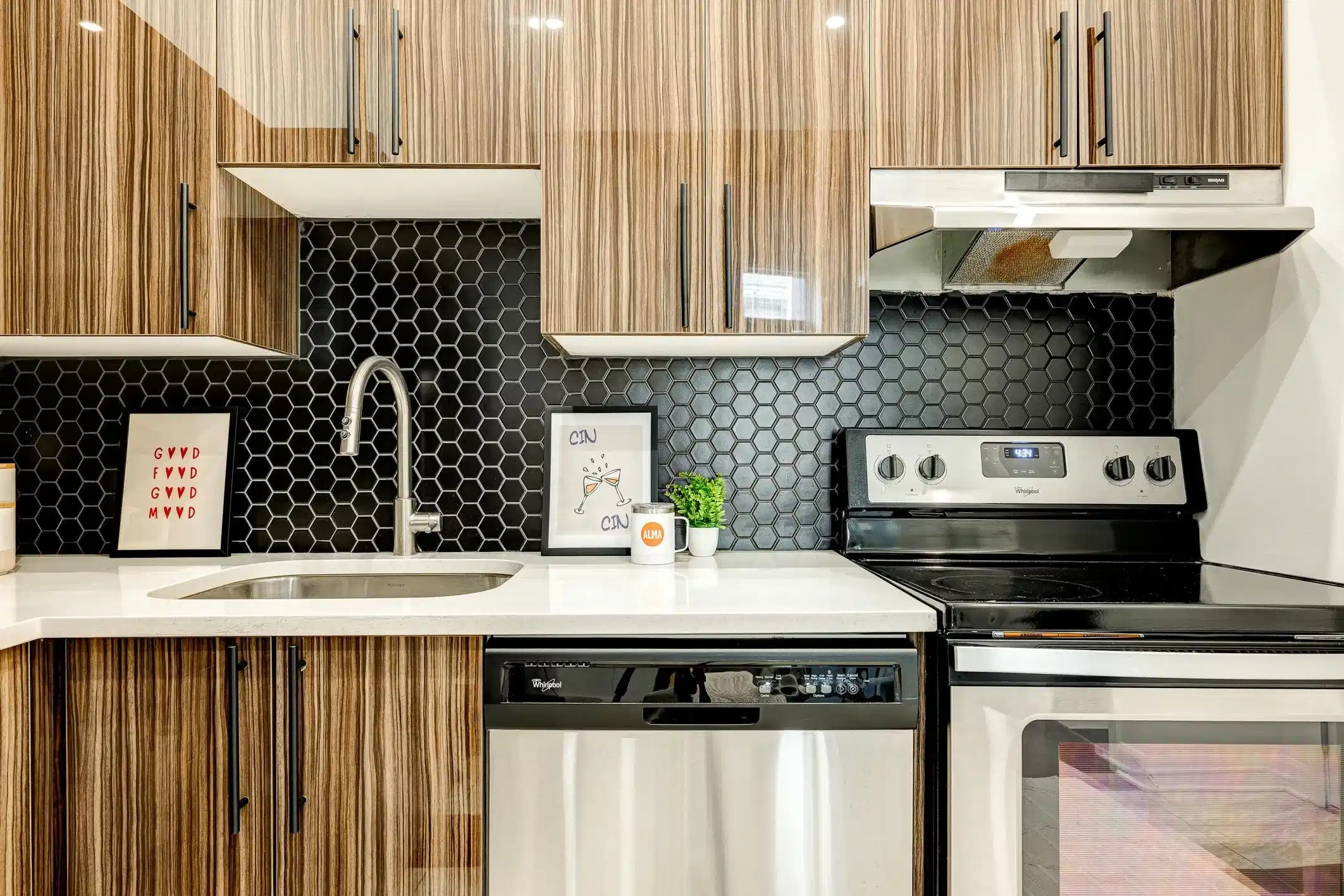 ALMA Quartier Latin, Montreal - Montreal, Canada - Kitchen