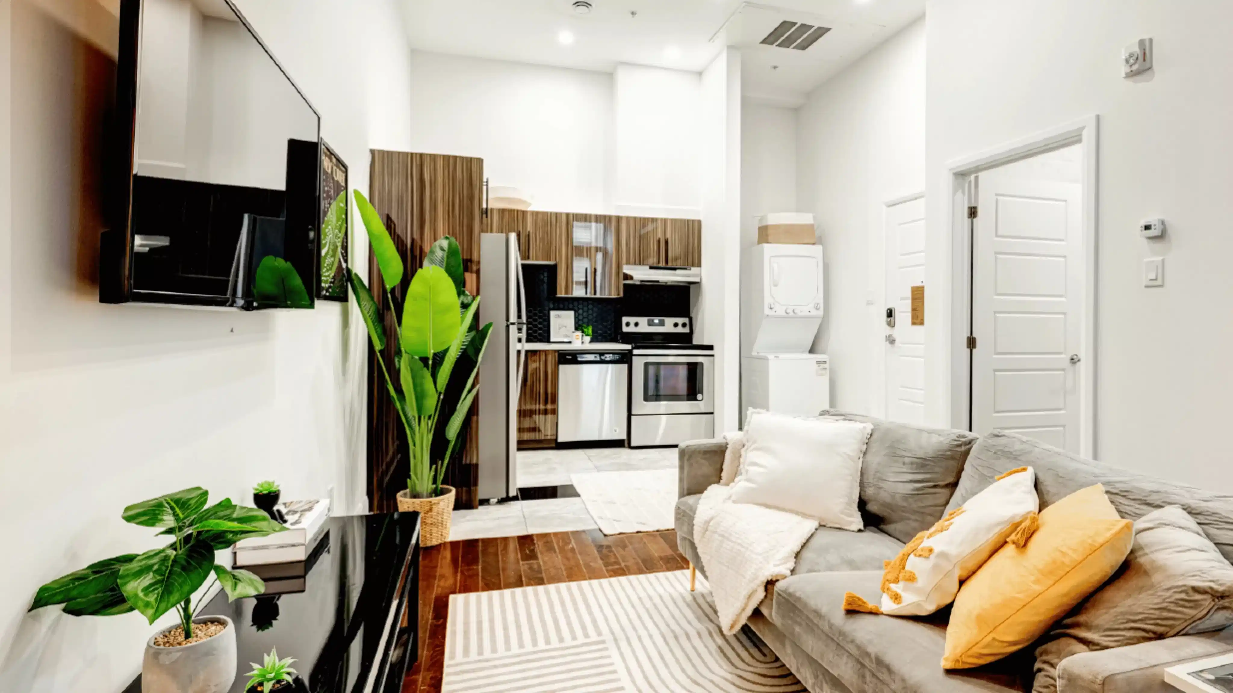 Kitchen?w=400&h=260&fit=crop&q=40&auto=format&trim=auto