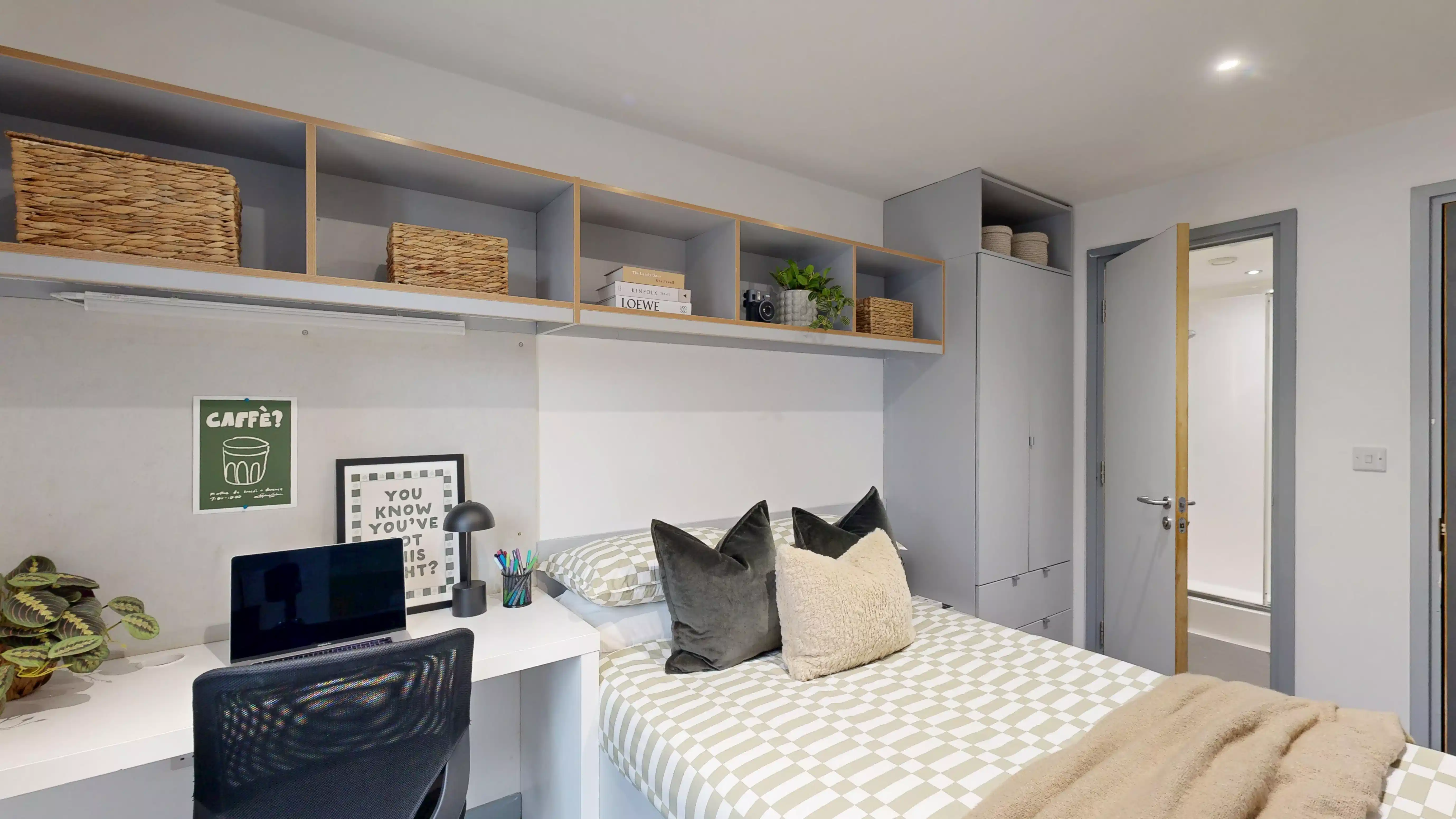 Castle Boulevard En-suite