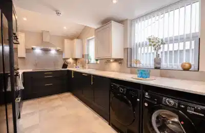 6 Bedroom House - Amenities?w=400&h=260&fit=crop&q=40&auto=format&trim=auto