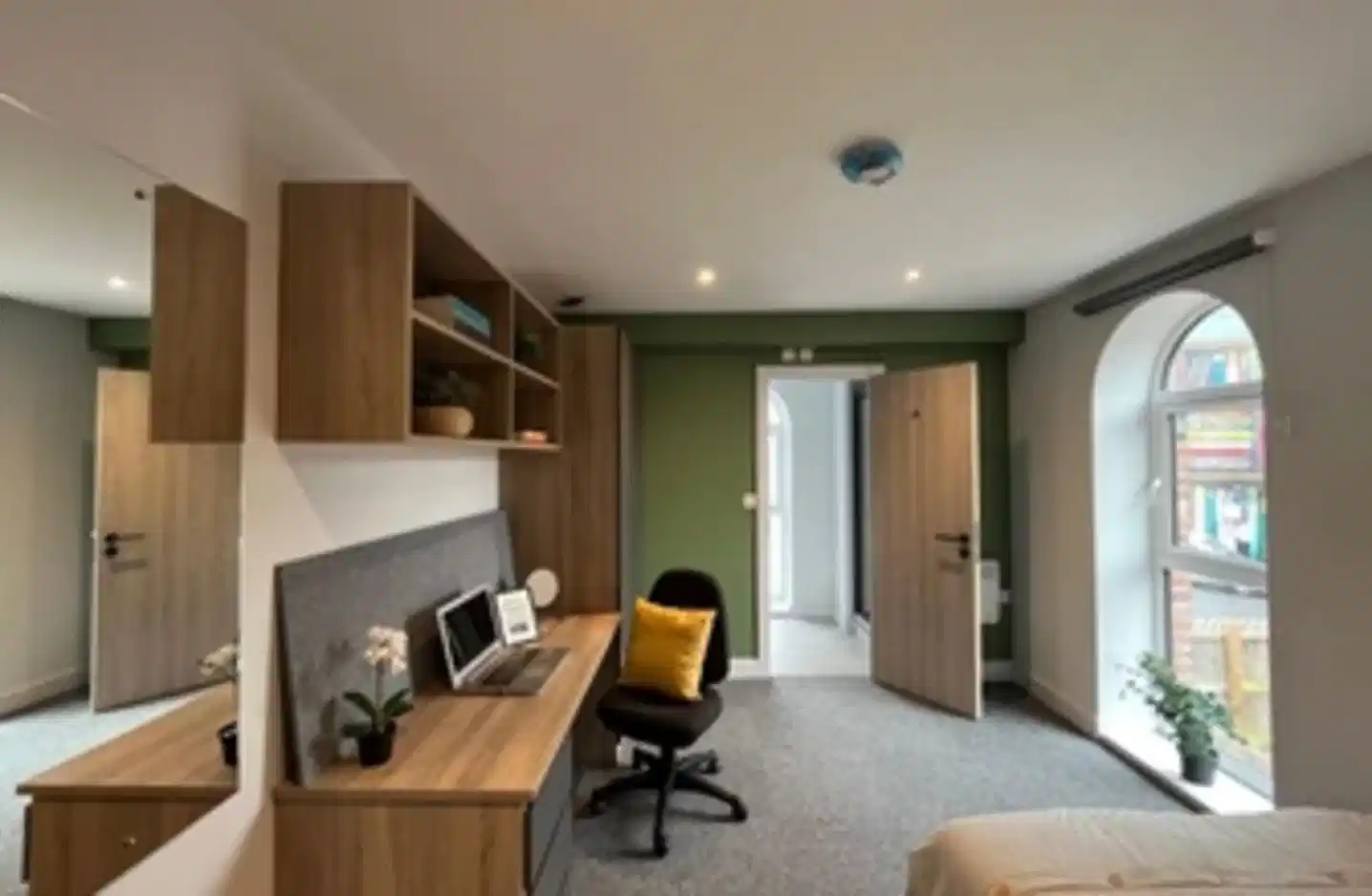 Bedroom?w=400&h=260&fit=crop&q=40&auto=format&trim=auto
