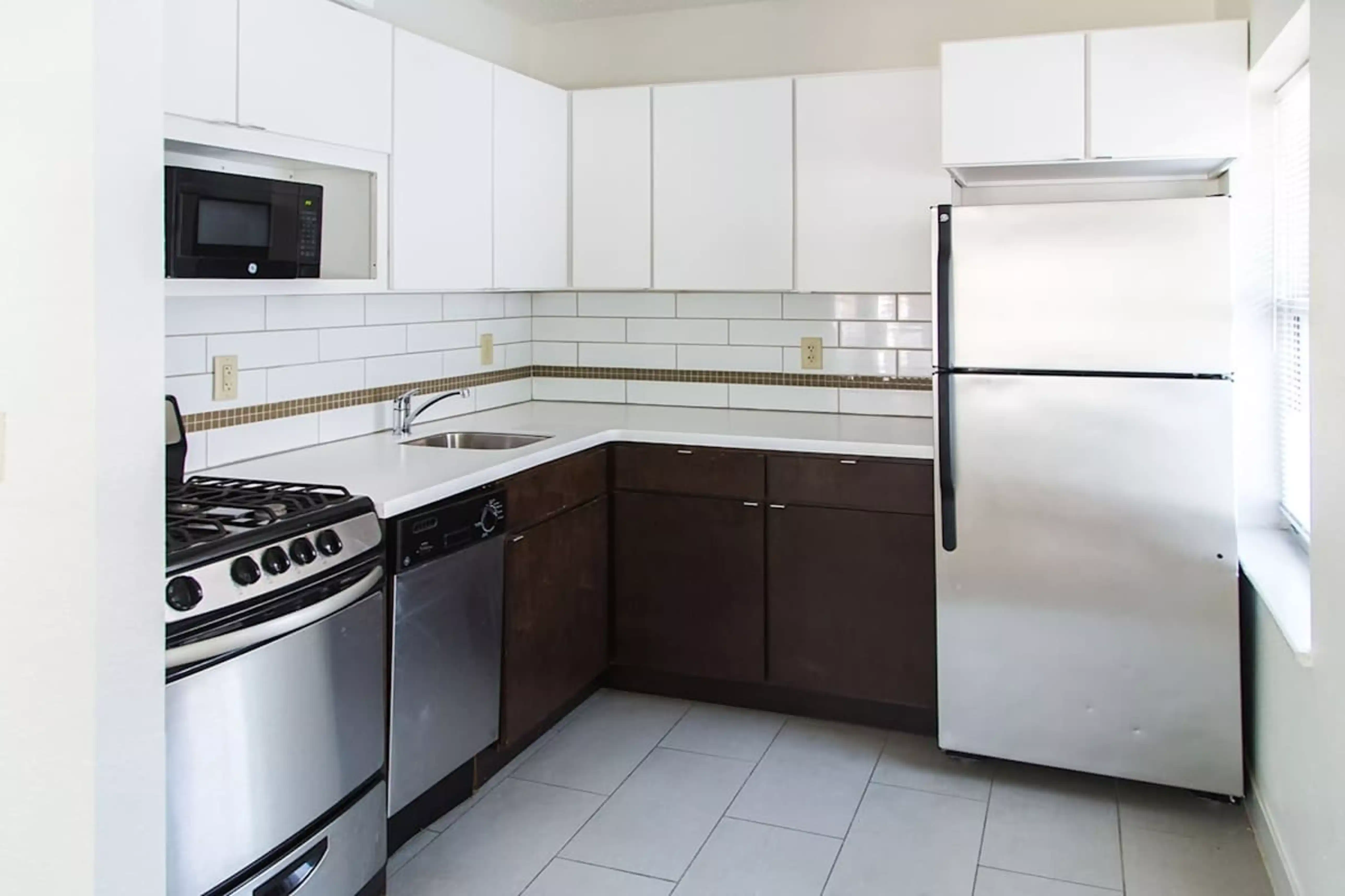 Amenities?w=400&h=260&fit=crop&q=40&auto=format&trim=auto