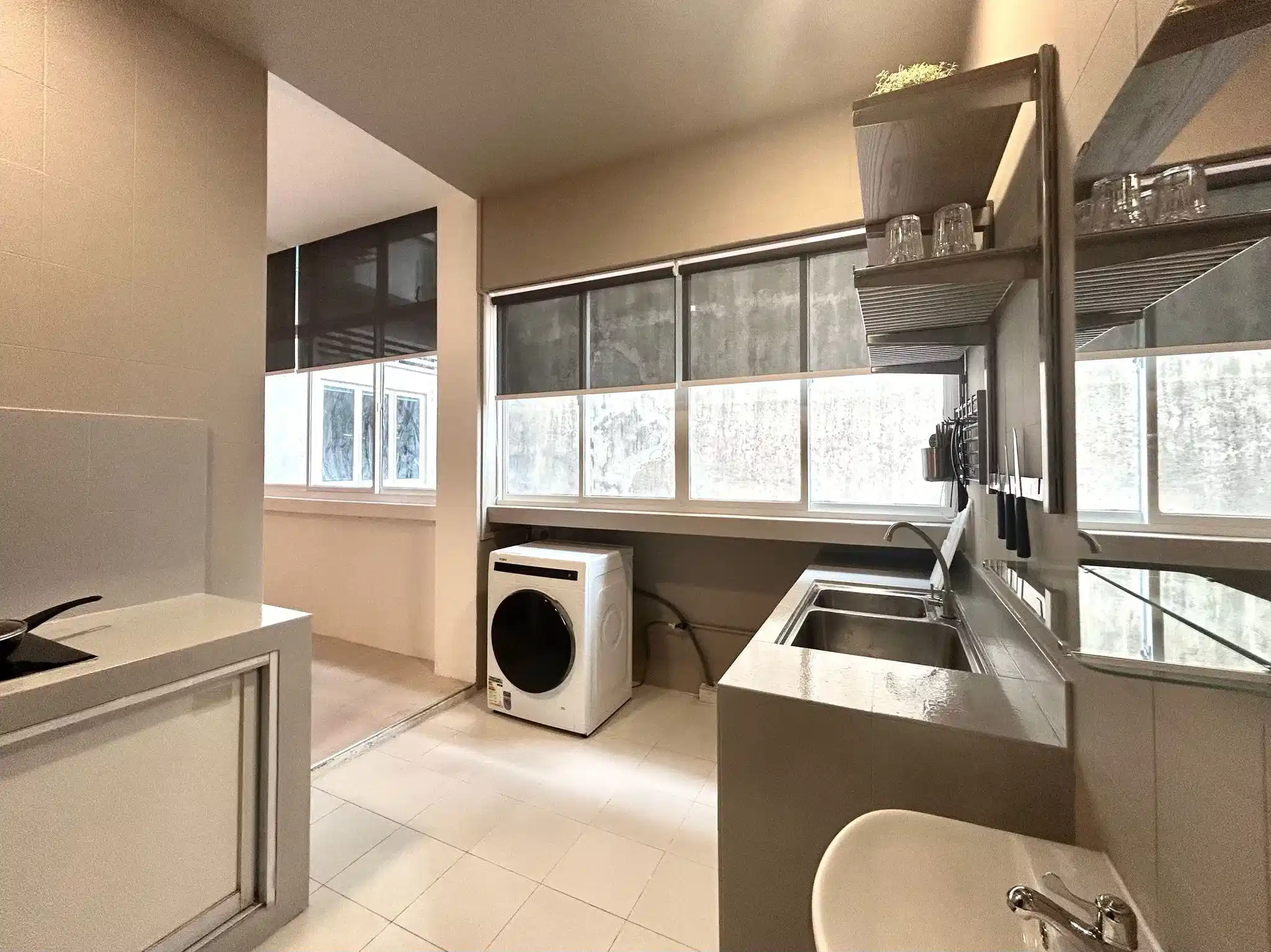 Room in a 4 Bedroom Apartment, 21A Lor 13 Geylang, Singapore 388664 5