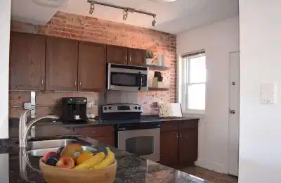Amenities?w=400&h=260&fit=crop&q=40&auto=format&trim=auto