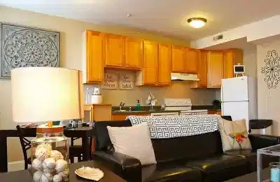 Amenities?w=400&h=260&fit=crop&q=40&auto=format&trim=auto