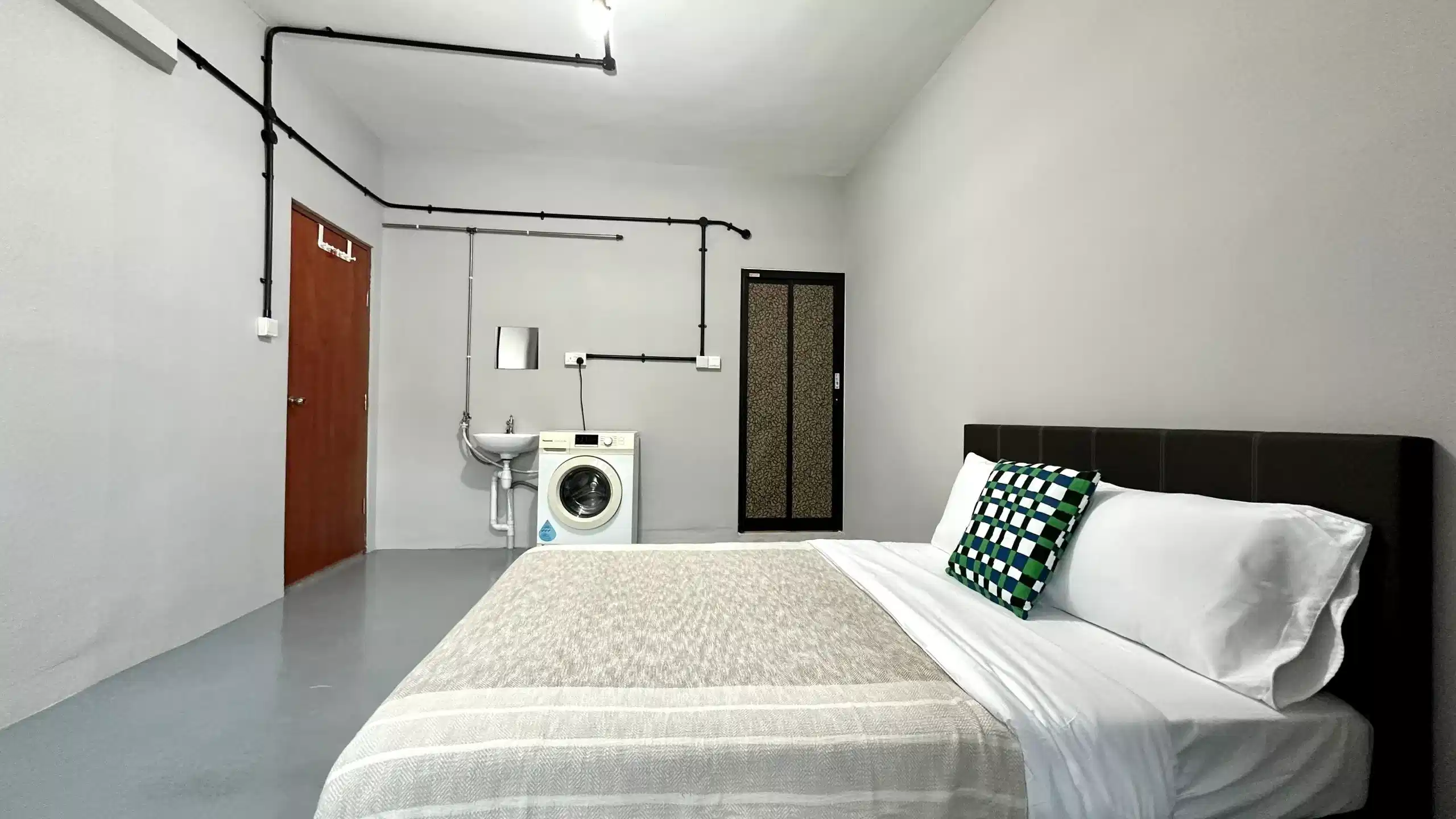 Amenities?w=400&h=260&fit=crop&q=40&auto=format&trim=auto