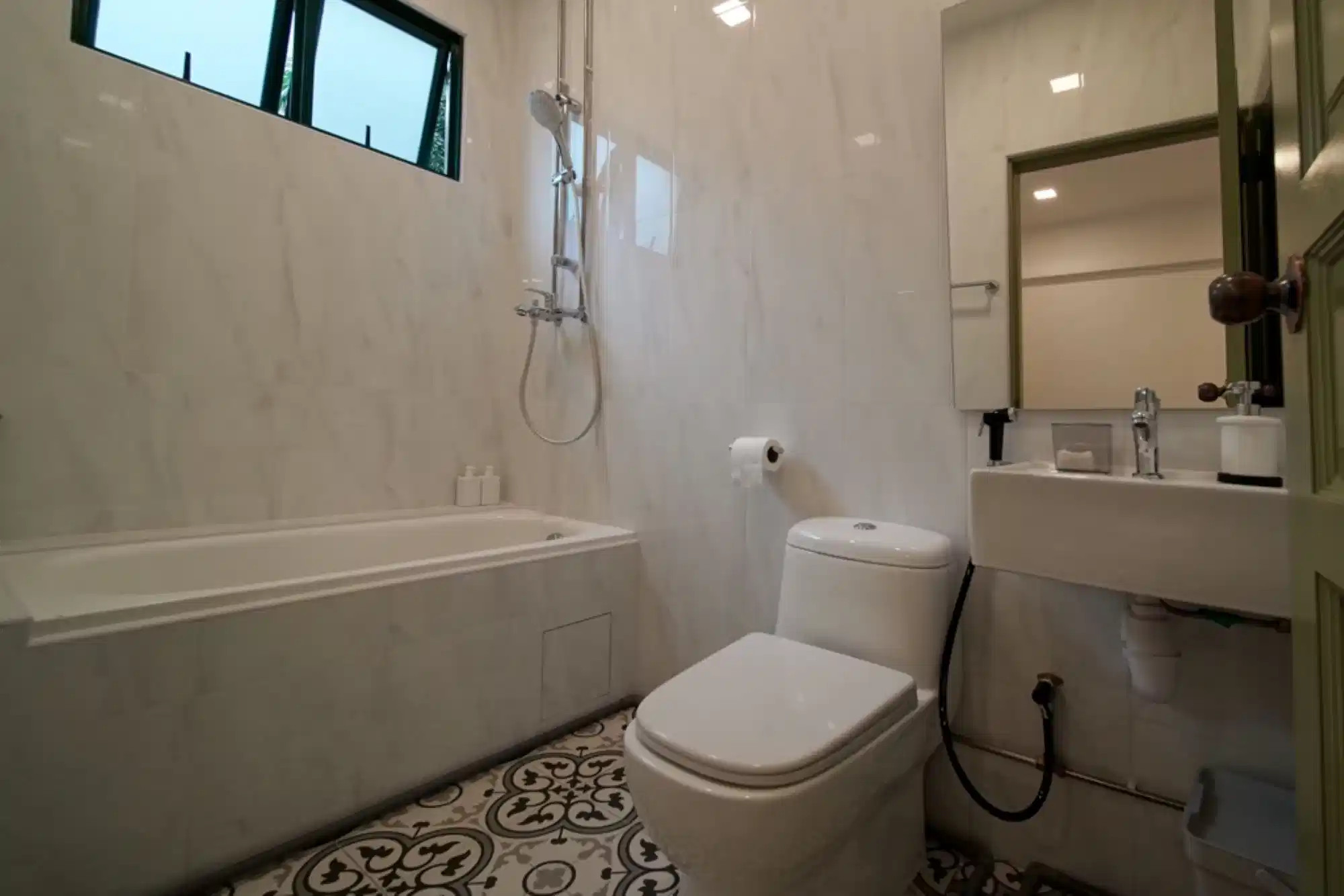 Tap Luxe - Bathroom?w=400&h=260&fit=crop&q=40&auto=format&trim=auto