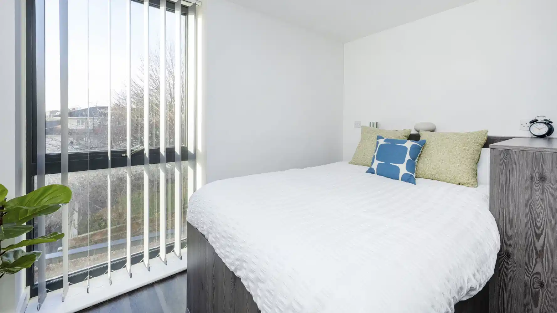 Amenities?w=400&h=260&fit=crop&q=40&auto=format&trim=auto