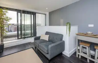Amenities?w=400&h=260&fit=crop&q=40&auto=format&trim=auto