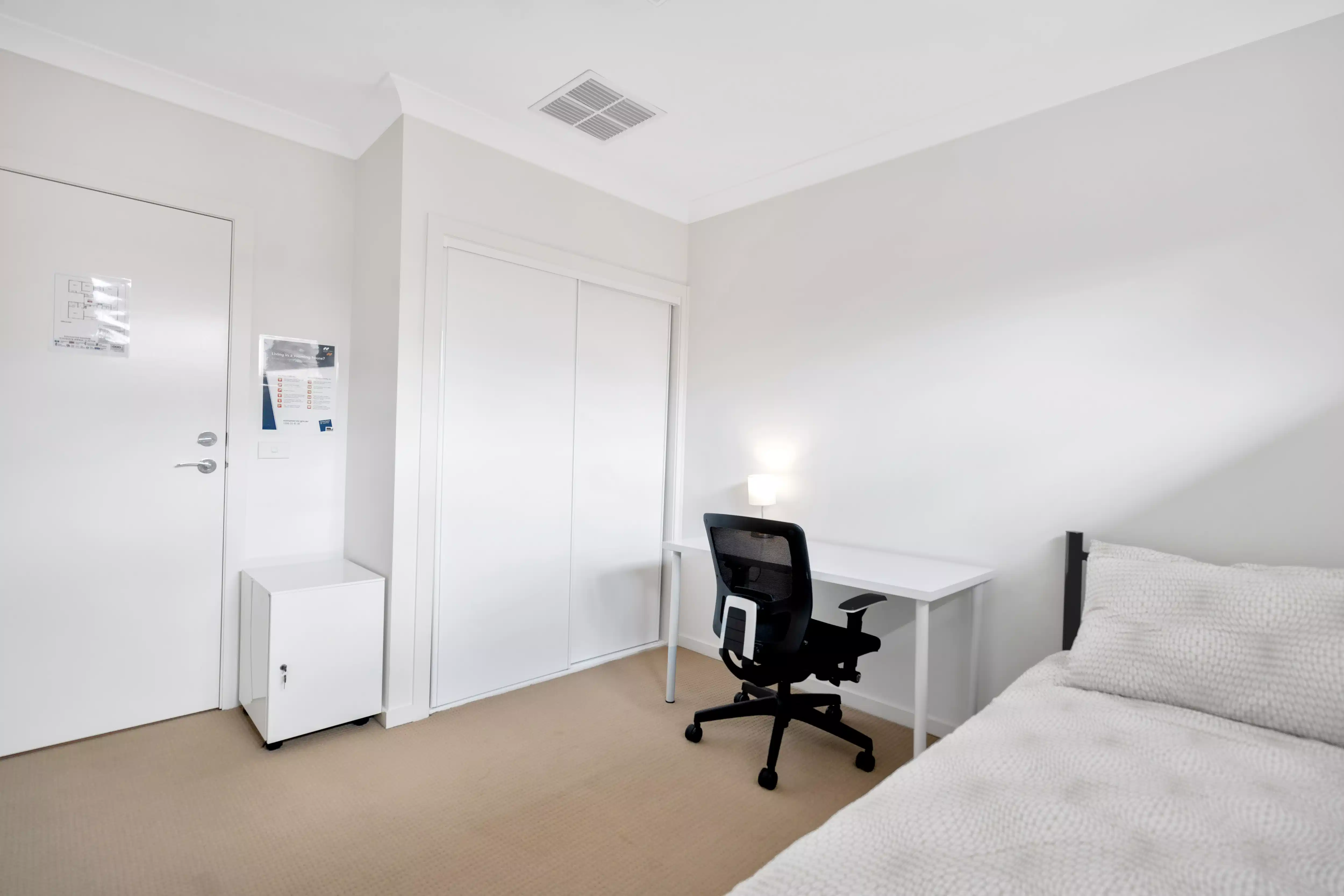Common Area?w=400&h=260&fit=crop&q=40&auto=format&trim=auto