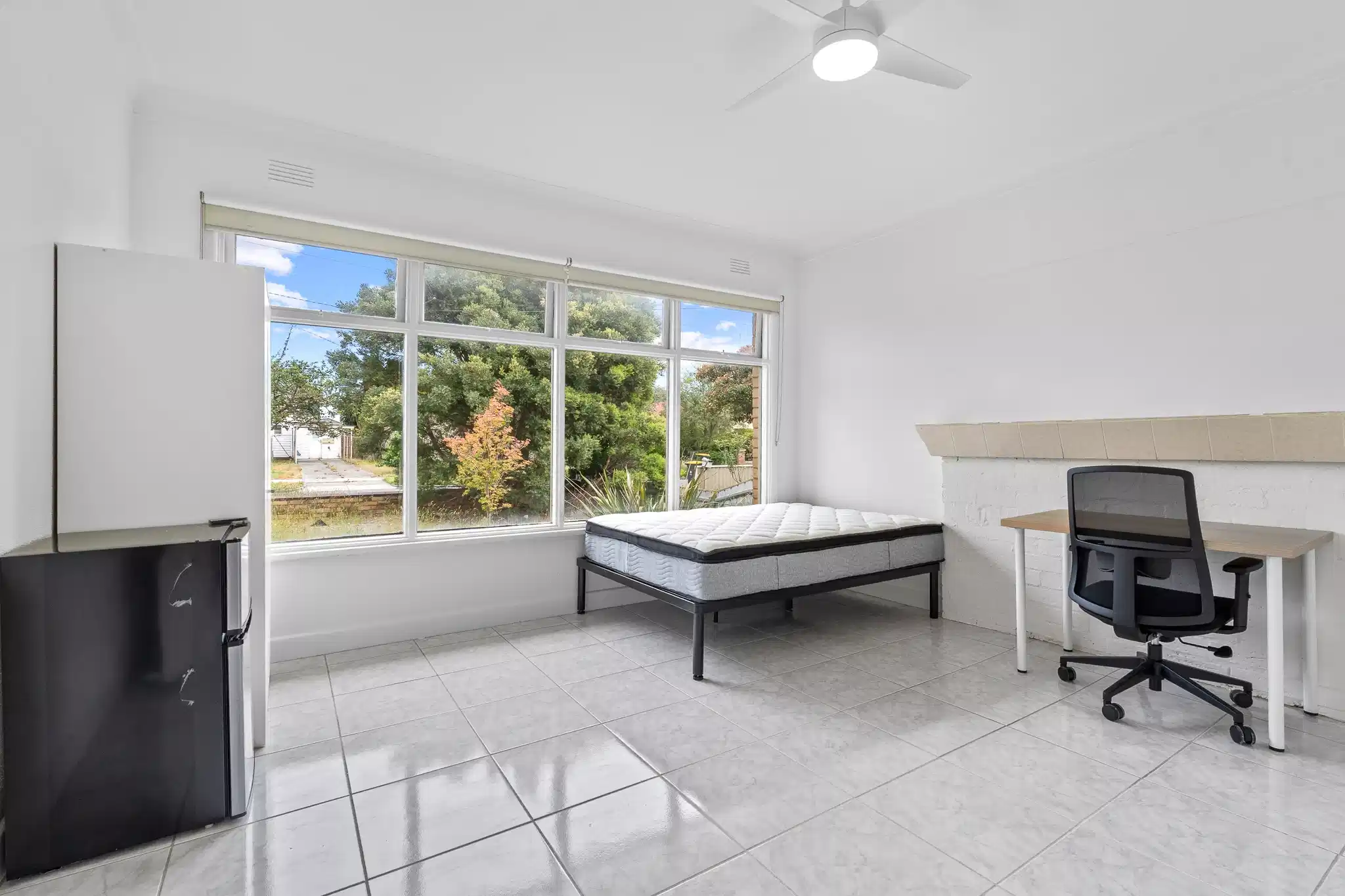 Common Area?w=400&h=260&fit=crop&q=40&auto=format&trim=auto