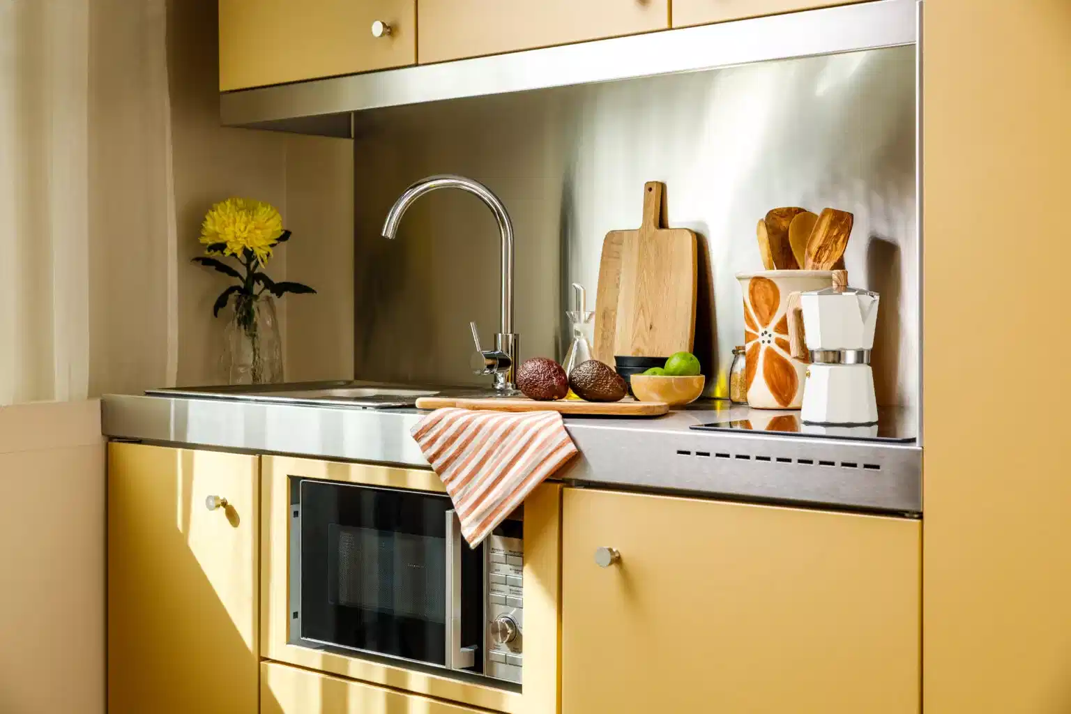 Amenities?w=400&h=260&fit=crop&q=40&auto=format&trim=auto