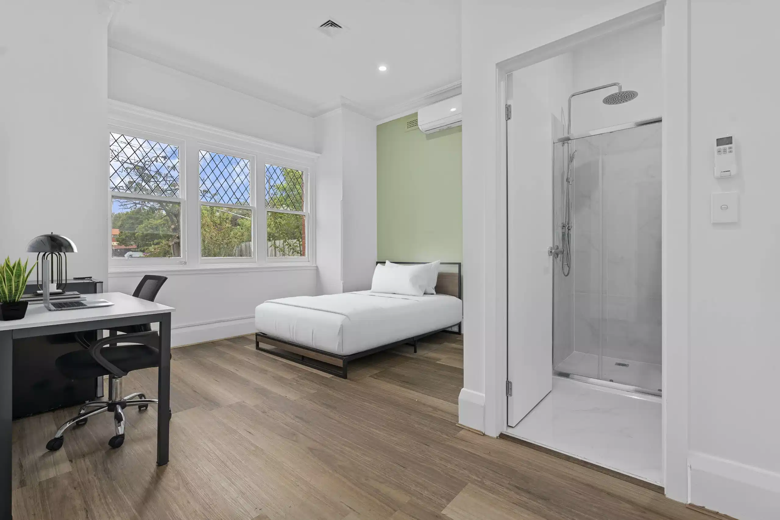 Amenities?w=400&h=260&fit=crop&q=40&auto=format&trim=auto