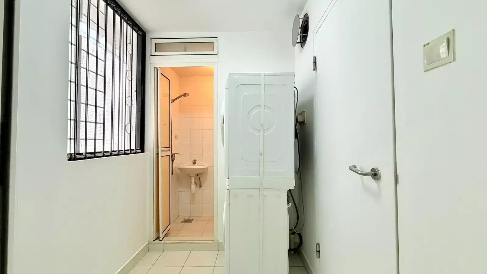 Room in a 5 Bedroom Apartment, Monterey Park Condominium, 23 West Coast Rise, Singapore 127466 5