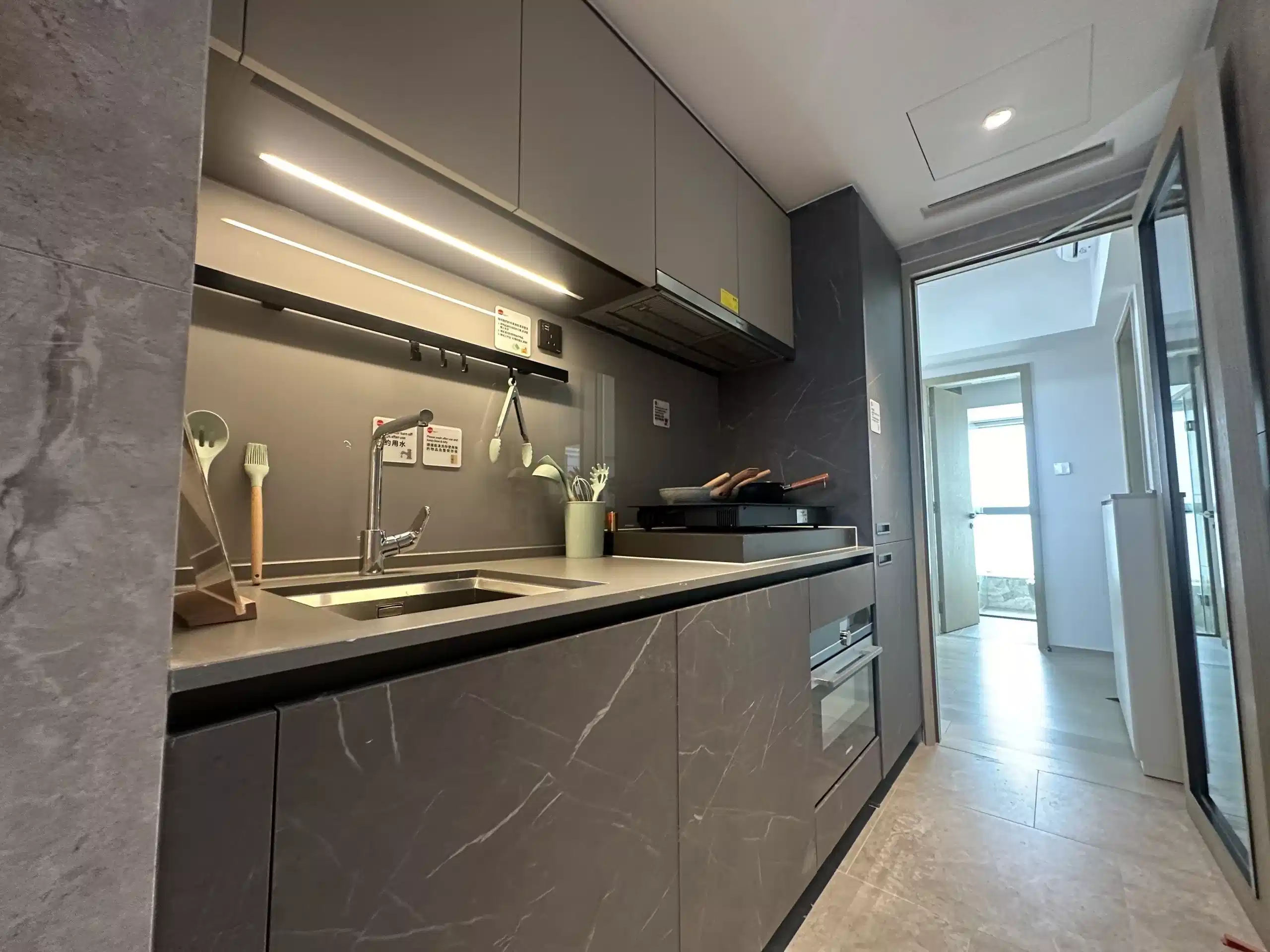 Deluxe Twin Room - Kitchen?w=400&h=260&fit=crop&q=40&auto=format&trim=auto