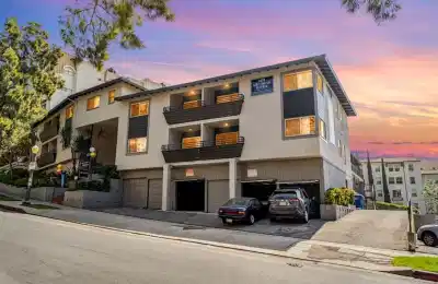 Strathmore Terrace, Los Angeles - Los Angeles, California, United States - Exterior