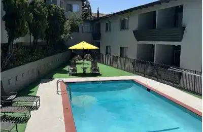Strathmore Terrace, Los Angeles - Los Angeles, California, United States - Amenities