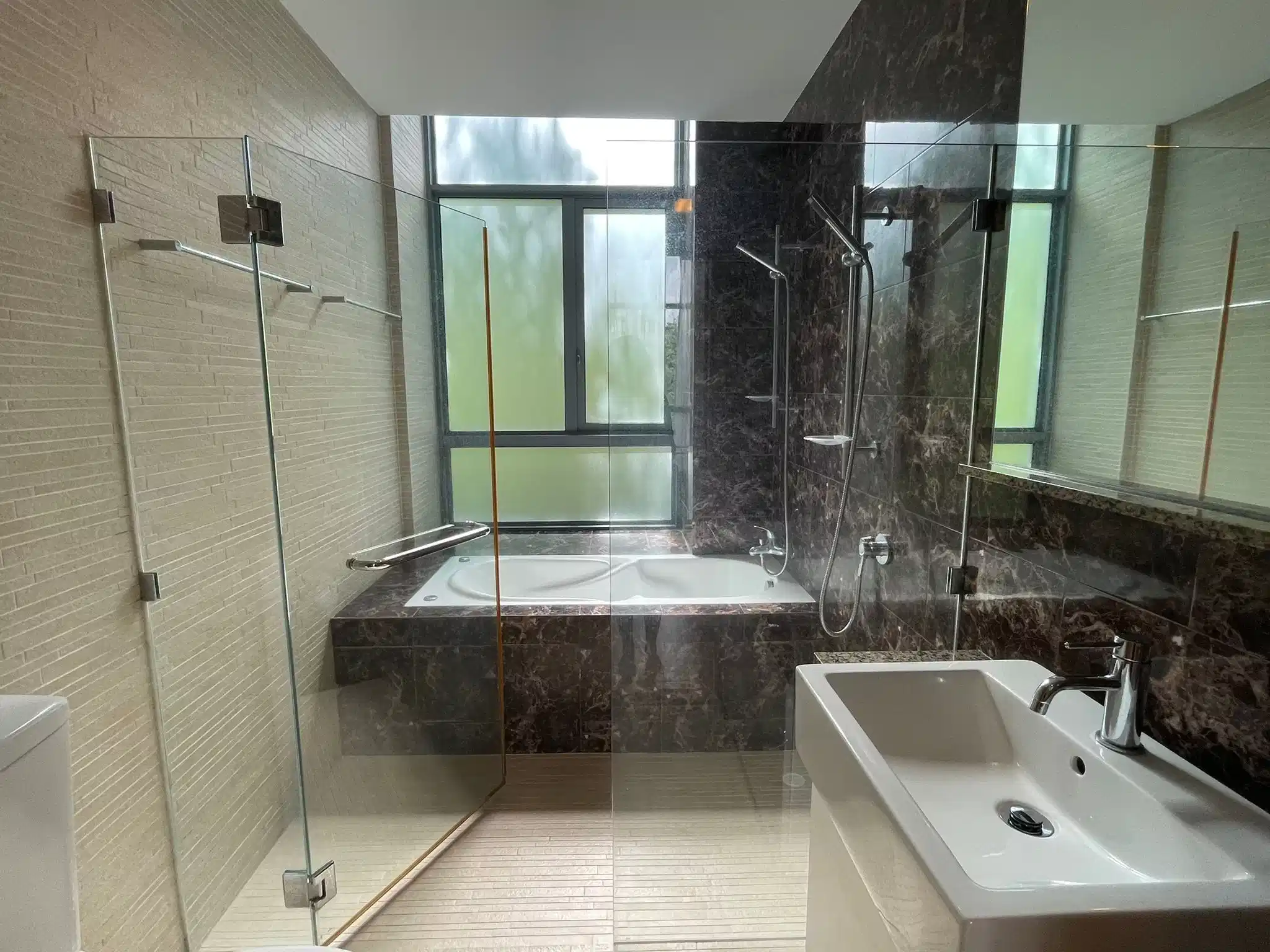 Amenities?w=400&h=260&fit=crop&q=40&auto=format&trim=auto