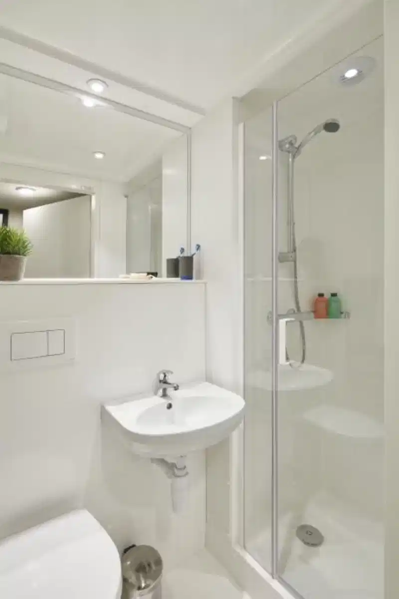 Amenities?w=400&h=260&fit=crop&q=40&auto=format&trim=auto