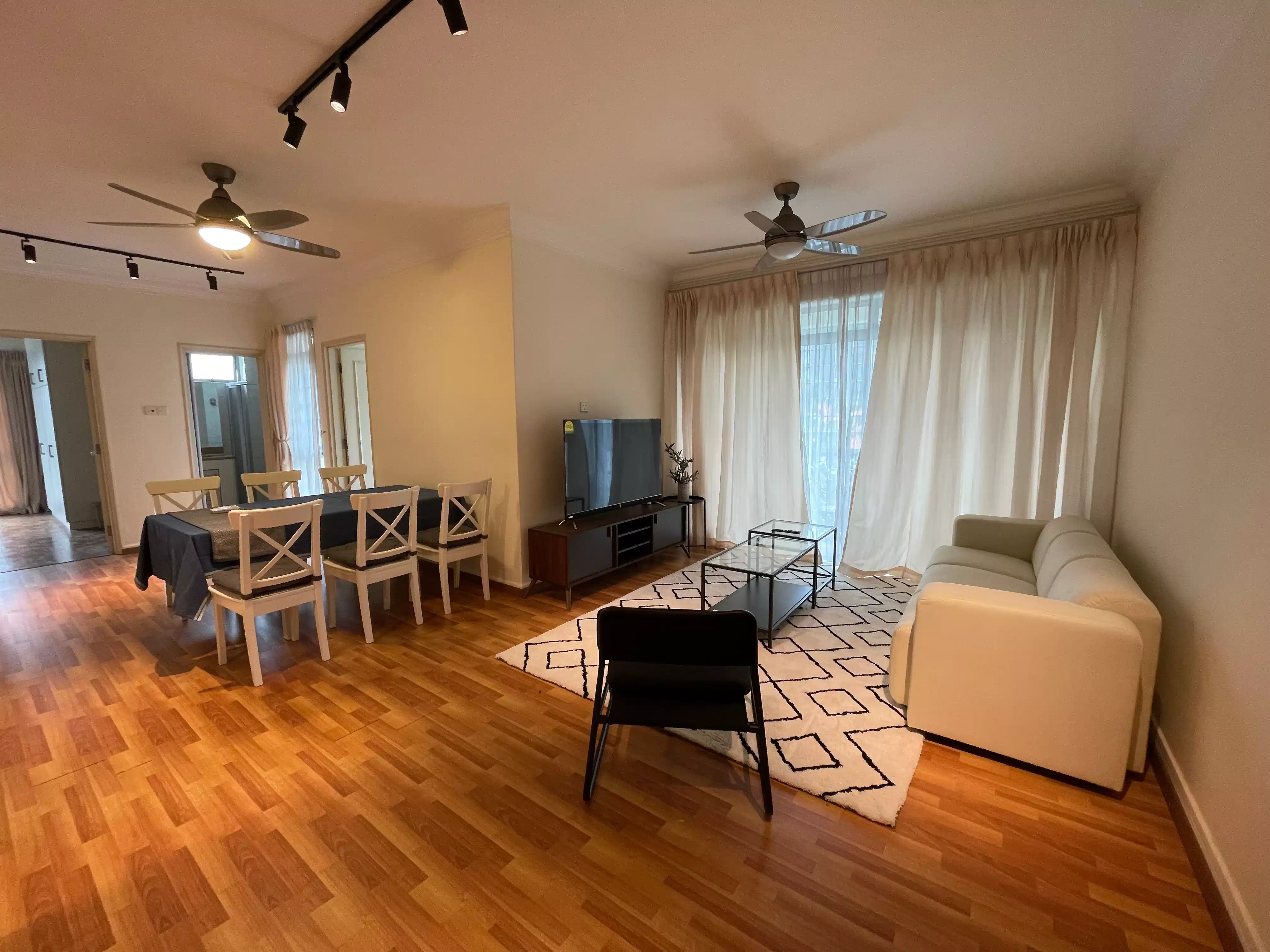 Room in a 3 Bedroom Apartment, Tower 1, 6 Indus Road, Singapore 169588 2