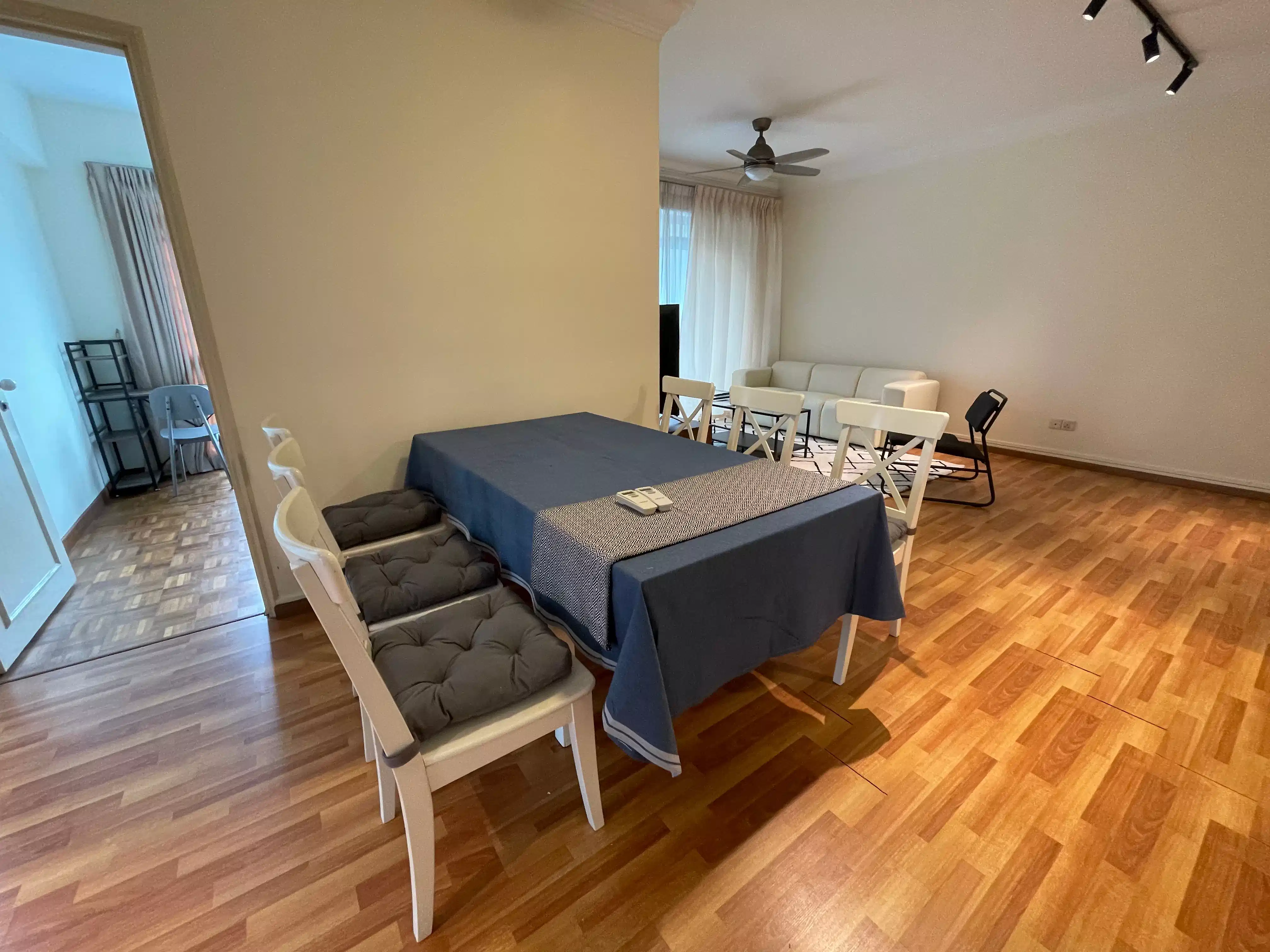 Room in a 3 Bedroom Apartment, Tower 1, 6 Indus Road, Singapore 169588 5