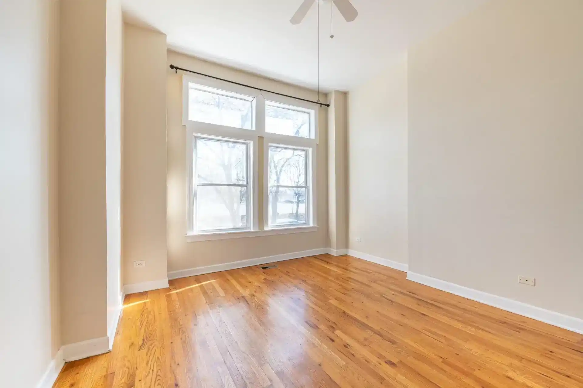 Common Area?w=400&h=260&fit=crop&q=40&auto=format&trim=auto