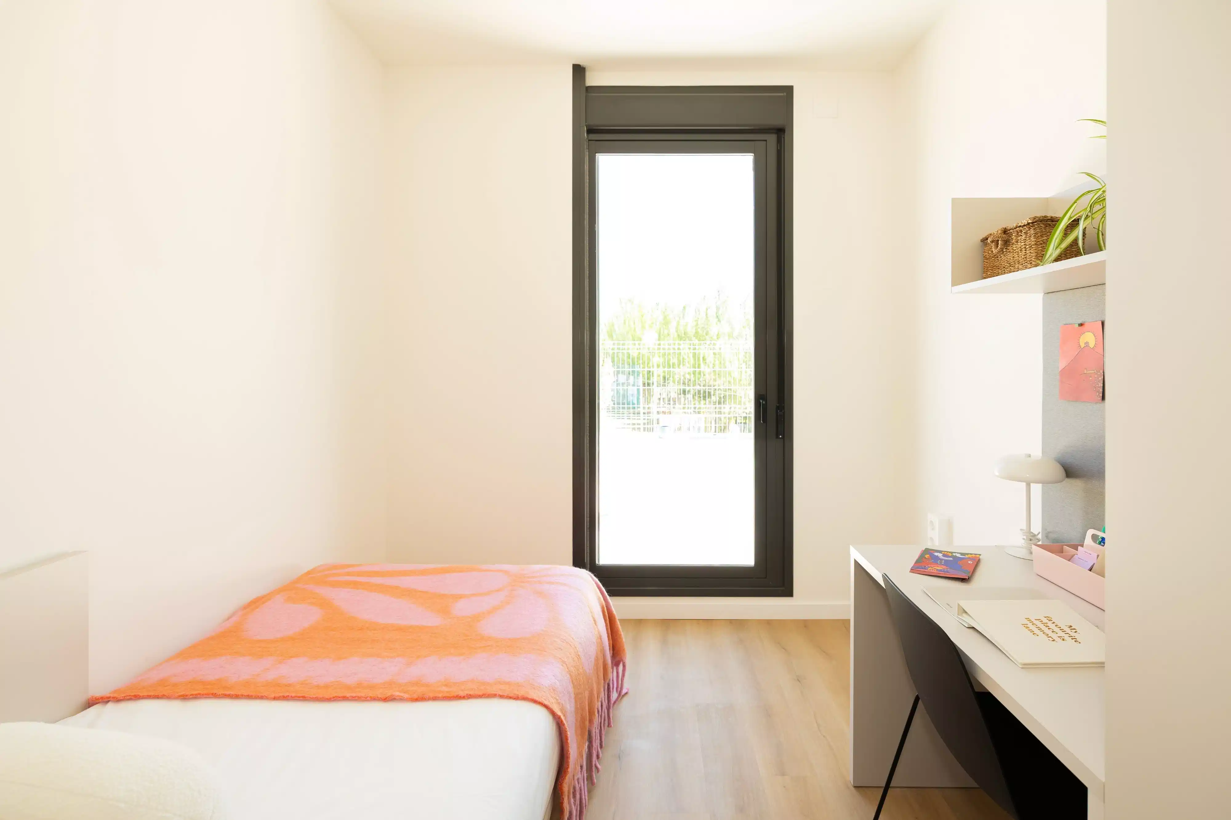 Amenities?w=400&h=260&fit=crop&q=40&auto=format&trim=auto