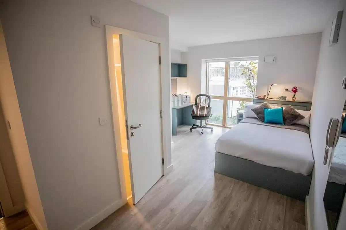 Deluxe Ensuite (8 Bed)