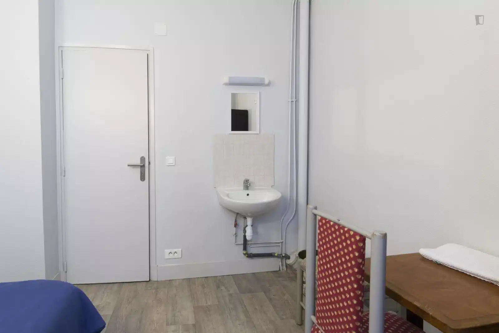 UNP 75018, Paris - Paris, France - Room in a 26 Bedroom 3 Bathroom - Bathroom