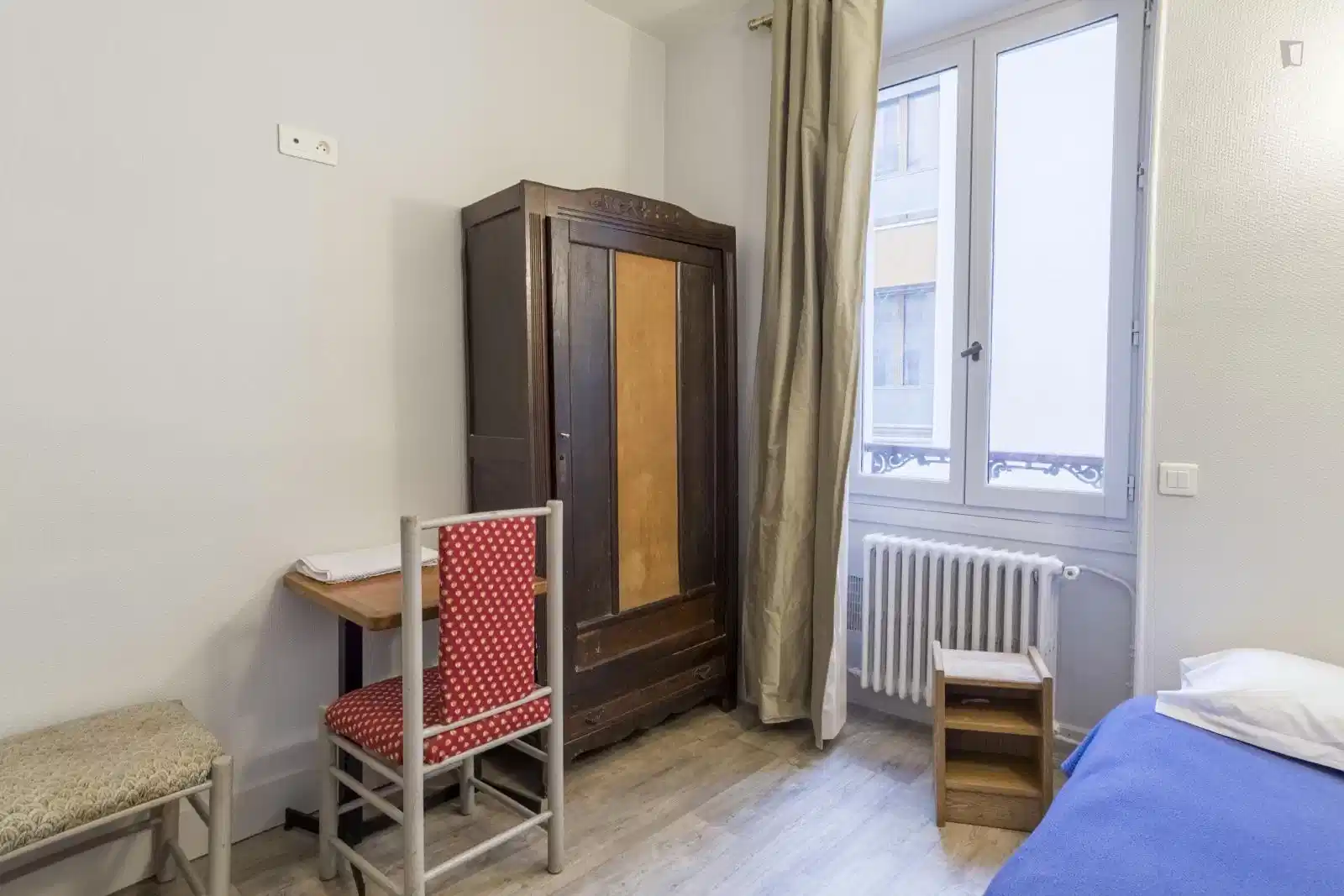 UNP 75018, Paris - Paris, France - Room in a 26 Bedroom 3 Bathroom - Amenities