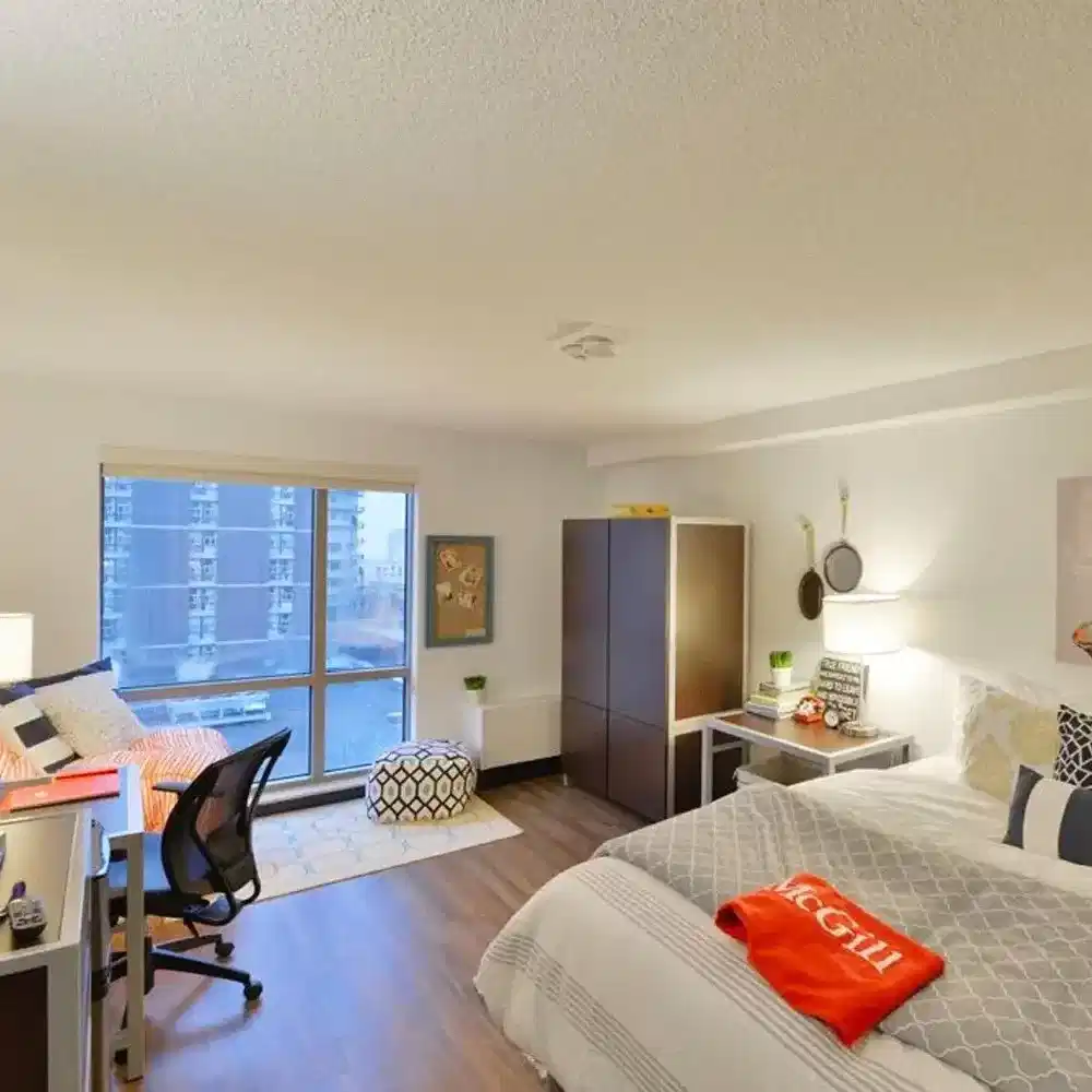 Common Area?w=400&h=260&fit=crop&q=40&auto=format&trim=auto
